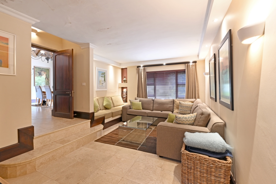 To Let 6 Bedroom Property for Rent in Constantia Western Cape